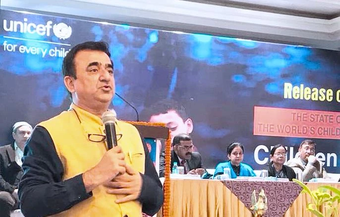 Rakshit Tandon speaking at a UNICEF children-focused event