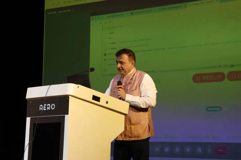 Rakshit Tandon delivering a cyber awareness presentation