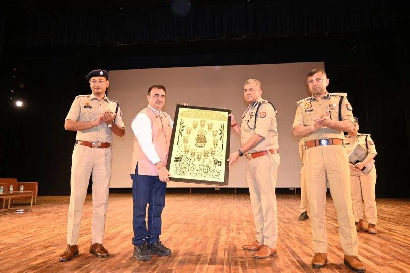 Presentation with police officers at a cyber awareness event