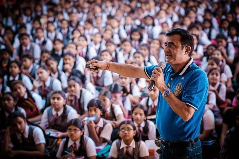 Rakshit Tandon addressing students in an auditorium